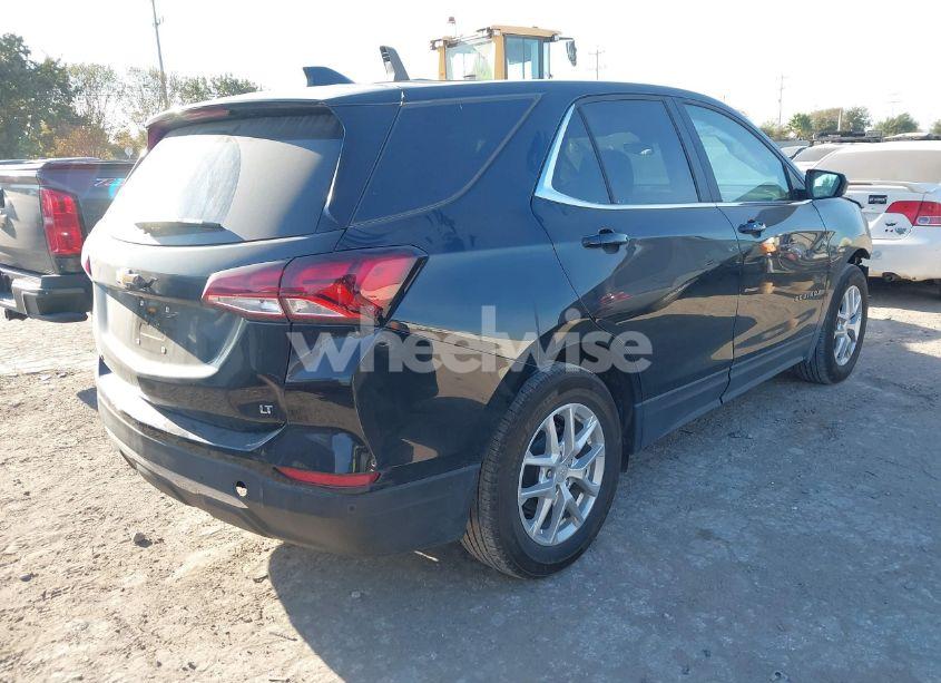 Photo 4 of 2022 Chevrolet Equinox FWD LT (VIN 3GNAXKEV1NL127986)
