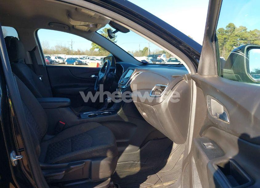 Photo 5 of 2019 Chevrolet Equinox LT (VIN 3GNAXKEV2KL362652)