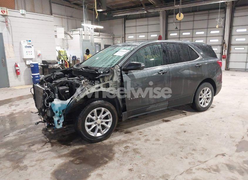 Photo 2 of 2019 Chevrolet Equinox LT (VIN 3GNAXKEV2KS591208)