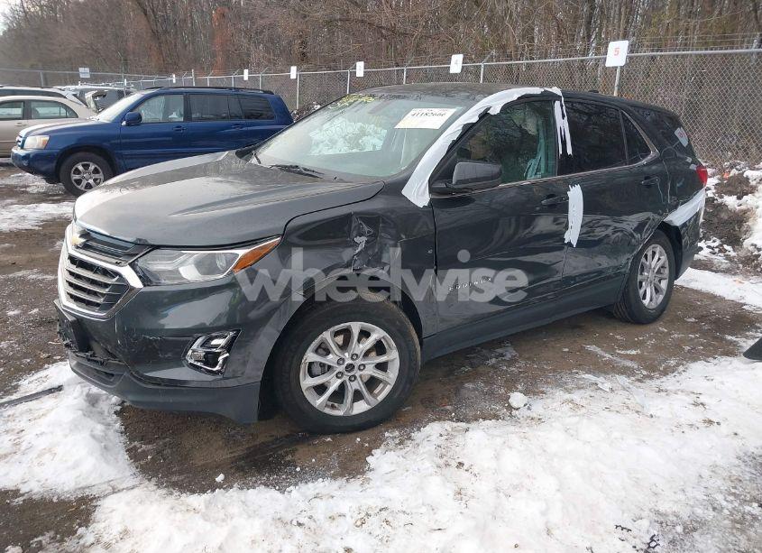 Photo 2 of 2019 Chevrolet Equinox LT (VIN 3GNAXKEV2KS630945)