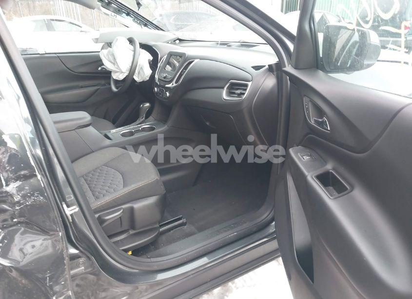 Photo 5 of 2019 Chevrolet Equinox LT (VIN 3GNAXKEV2KS630945)