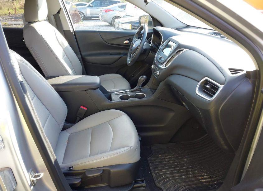 Photo 5 of 2019 Chevrolet Equinox LT (VIN 3GNAXKEV2KS634414)