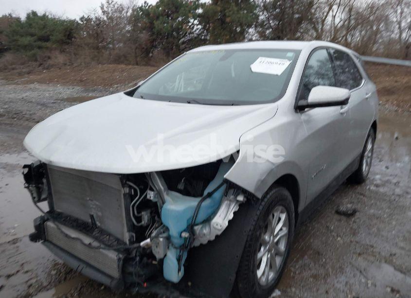 Photo 2 of 2019 Chevrolet Equinox LT (VIN 3GNAXKEV2KS639077)