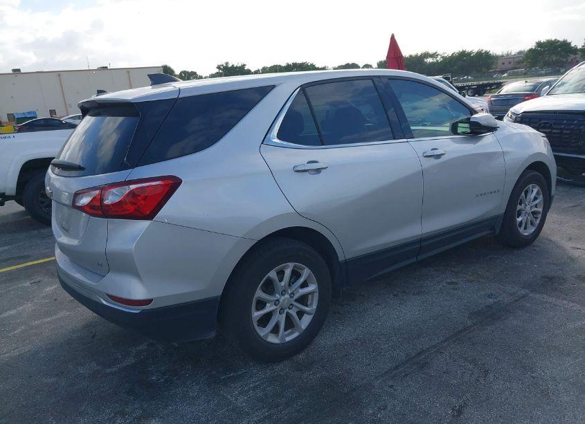 Photo 4 of 2020 Chevrolet Equinox FWD LT 1.5L TURBO (VIN 3GNAXKEV2LS617484)