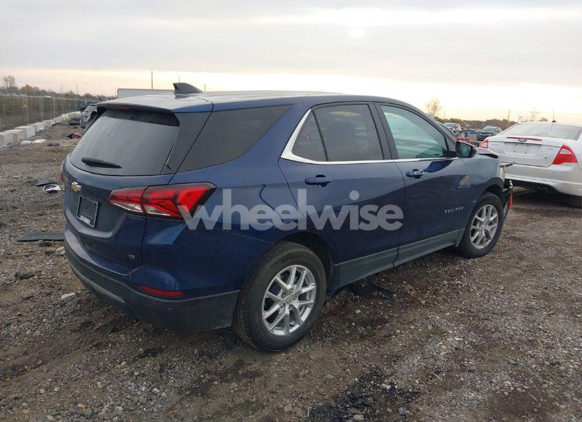 Photo 4 of 2022 Chevrolet Equinox FWD LT (VIN 3GNAXKEV2NL245156)