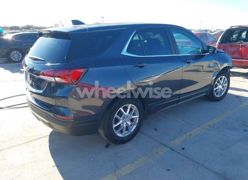 Photo 4 of 2022 Chevrolet Equinox FWD LT (VIN 3GNAXKEV2NS239475)