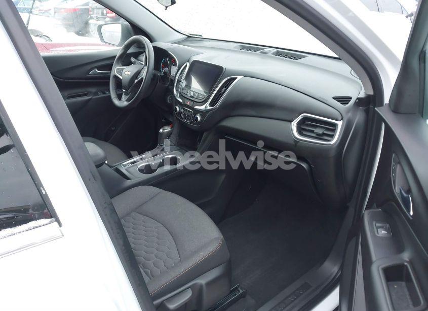 Photo 5 of 2019 Chevrolet Equinox LT (VIN 3GNAXKEV3KS520342)