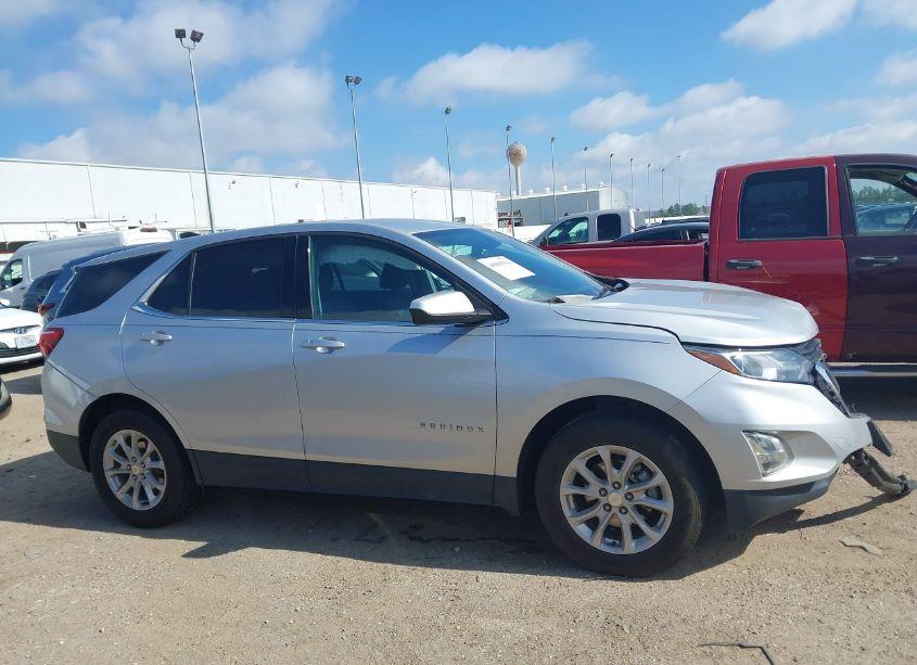 Photo 13 of 2019 Chevrolet Equinox LT (VIN 3GNAXKEV3KS630422)
