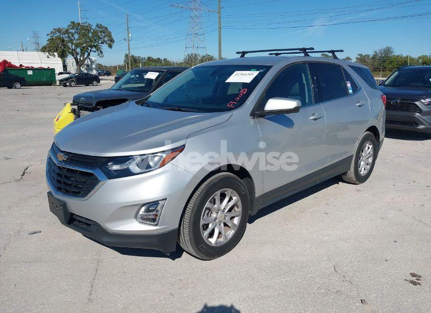 Photo 2 of 2019 Chevrolet Equinox LT (VIN 3GNAXKEV3KS634647)