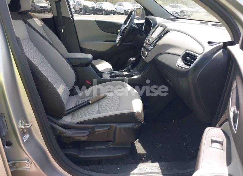 Photo 5 of 2019 Chevrolet Equinox LT (VIN 3GNAXKEV3KS647429)