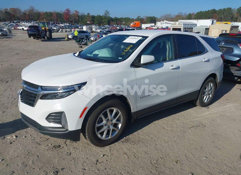 Photo 2 of 2022 Chevrolet Equinox FWD LT (VIN 3GNAXKEV3NL136818)