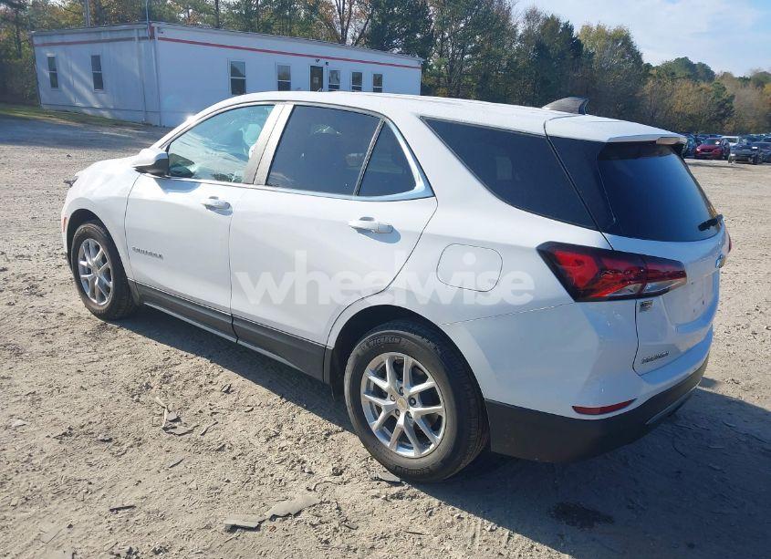 Photo 3 of 2022 Chevrolet Equinox FWD LT (VIN 3GNAXKEV3NL136818)