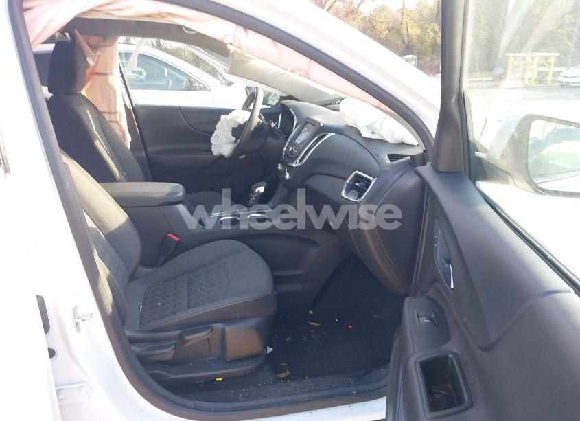 Photo 5 of 2022 Chevrolet Equinox FWD LT (VIN 3GNAXKEV3NL136818)