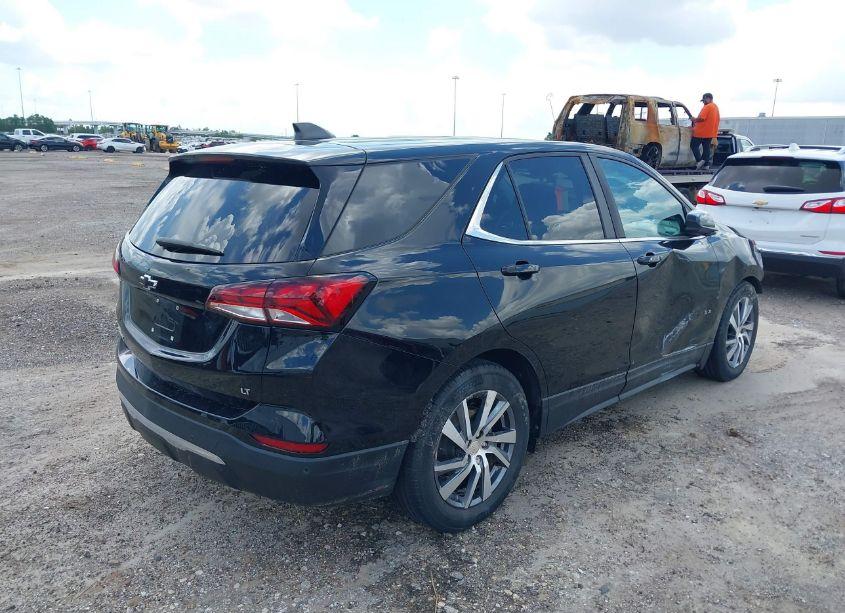 Photo 4 of 2022 Chevrolet Equinox FWD LT (VIN 3GNAXKEV3NL140268)