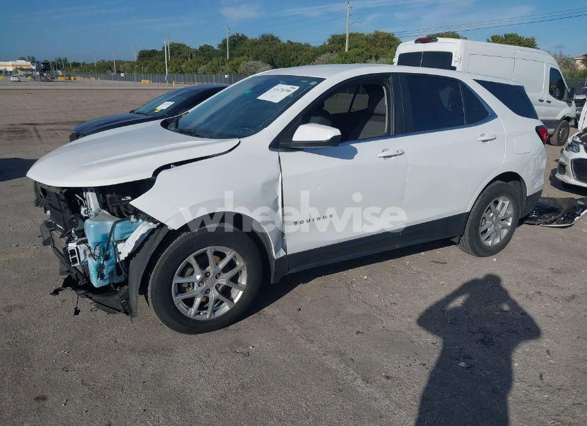 Photo 2 of 2022 Chevrolet Equinox FWD LT (VIN 3GNAXKEV3NL211341)