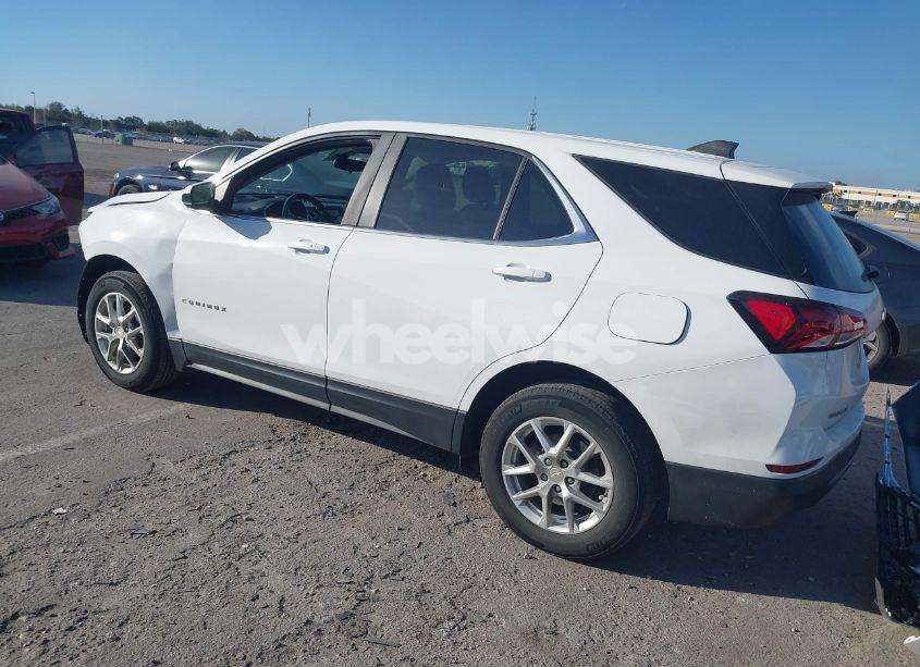 Photo 3 of 2022 Chevrolet Equinox FWD LT (VIN 3GNAXKEV3NL211341)