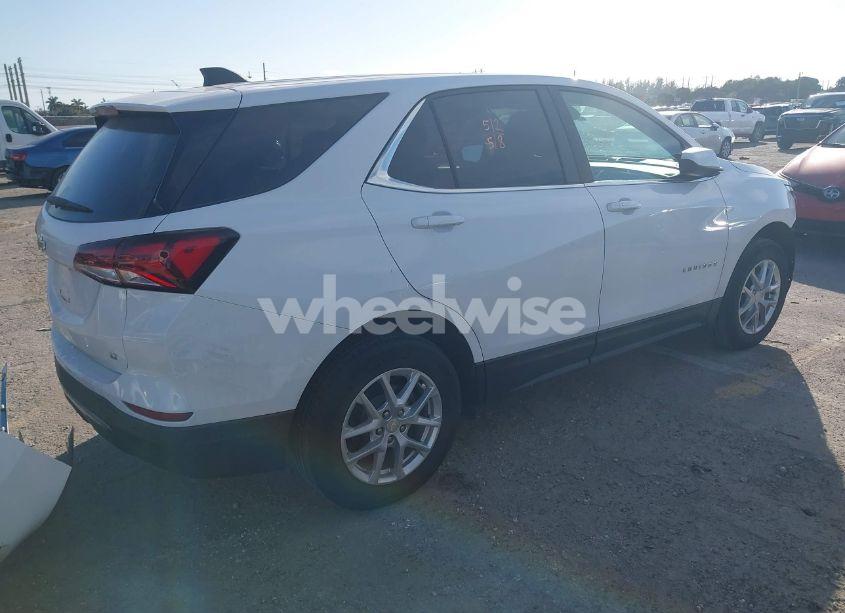 Photo 4 of 2022 Chevrolet Equinox FWD LT (VIN 3GNAXKEV3NL211341)