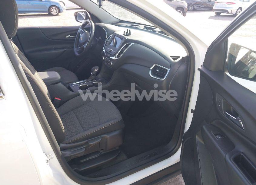 Photo 5 of 2022 Chevrolet Equinox FWD LT (VIN 3GNAXKEV3NL211341)