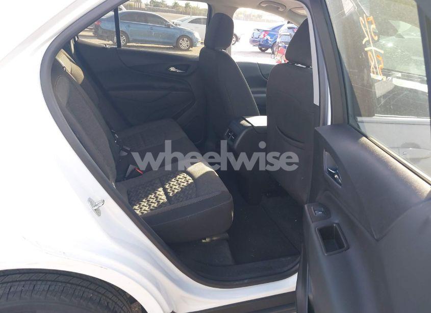 Photo 8 of 2022 Chevrolet Equinox FWD LT (VIN 3GNAXKEV3NL211341)