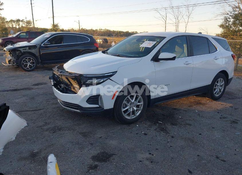 Photo 2 of 2022 Chevrolet Equinox FWD LT (VIN 3GNAXKEV3NL286265)