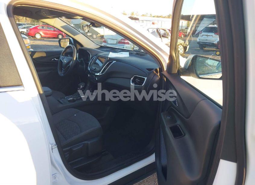 Photo 5 of 2022 Chevrolet Equinox FWD LT (VIN 3GNAXKEV3NL286265)