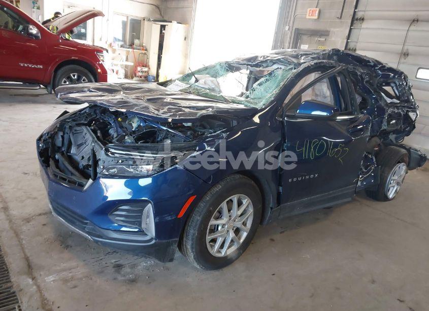 Photo 2 of 2022 Chevrolet Equinox FWD LT (VIN 3GNAXKEV3NL290834)