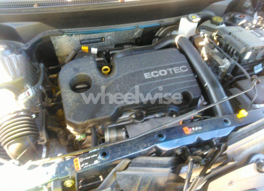 Photo 10 of 2022 Chevrolet Equinox FWD LT (VIN 3GNAXKEV3NS204458)