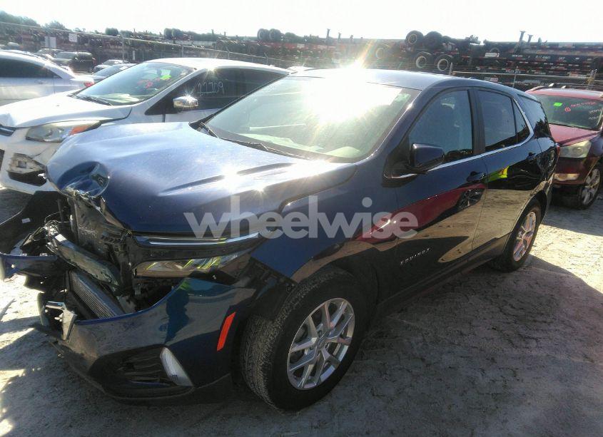 Photo 2 of 2022 Chevrolet Equinox FWD LT (VIN 3GNAXKEV3NS204458)