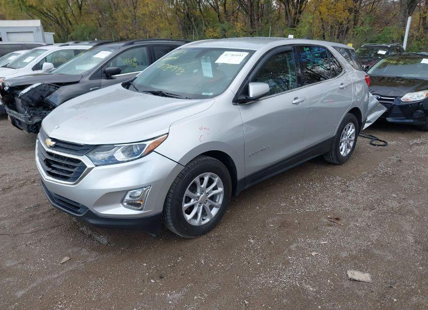 Photo 2 of 2019 Chevrolet Equinox LT (VIN 3GNAXKEV4KS588522)