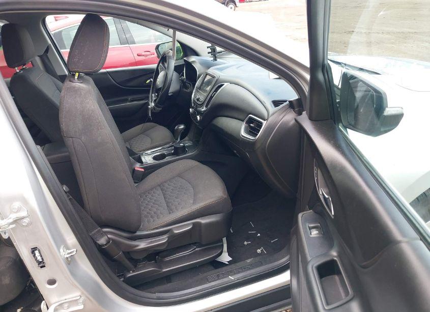 Photo 5 of 2019 Chevrolet Equinox LT (VIN 3GNAXKEV4KS588522)