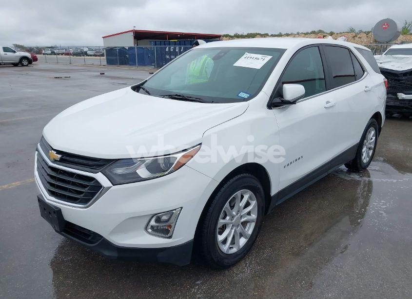 Photo 2 of 2021 Chevrolet Equinox FWD LT (VIN 3GNAXKEV4MS126500)