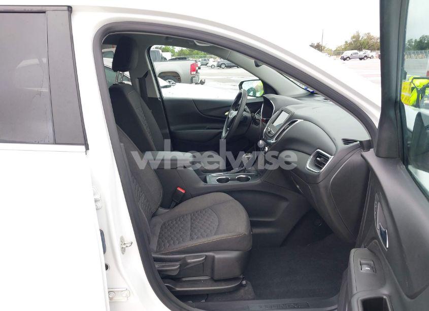 Photo 5 of 2021 Chevrolet Equinox FWD LT (VIN 3GNAXKEV4MS126500)