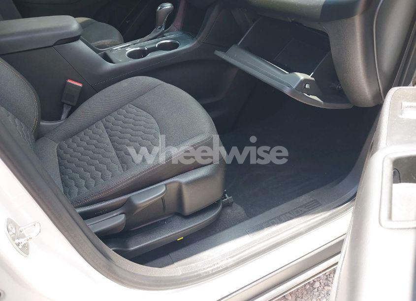 Photo 5 of 2021 Chevrolet Equinox FWD LT (VIN 3GNAXKEV4MS165331)