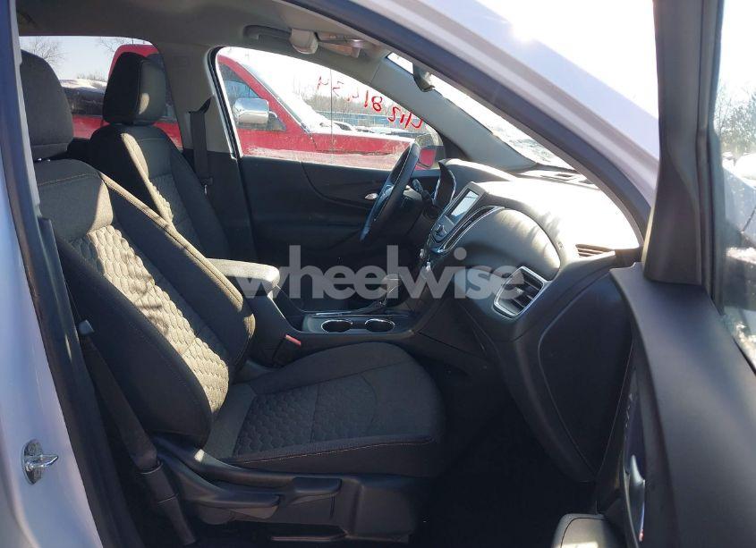 Photo 5 of 2021 Chevrolet Equinox FWD LT (VIN 3GNAXKEV4MS171162)