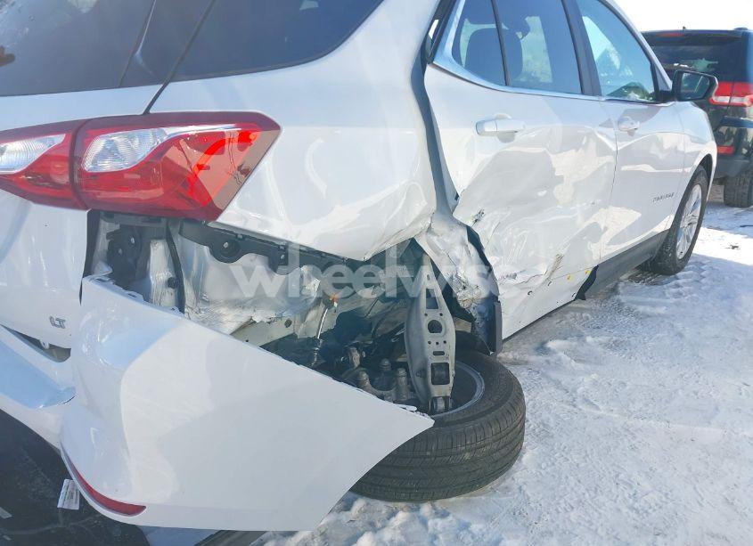 Photo 6 of 2021 Chevrolet Equinox FWD LT (VIN 3GNAXKEV4MS171162)