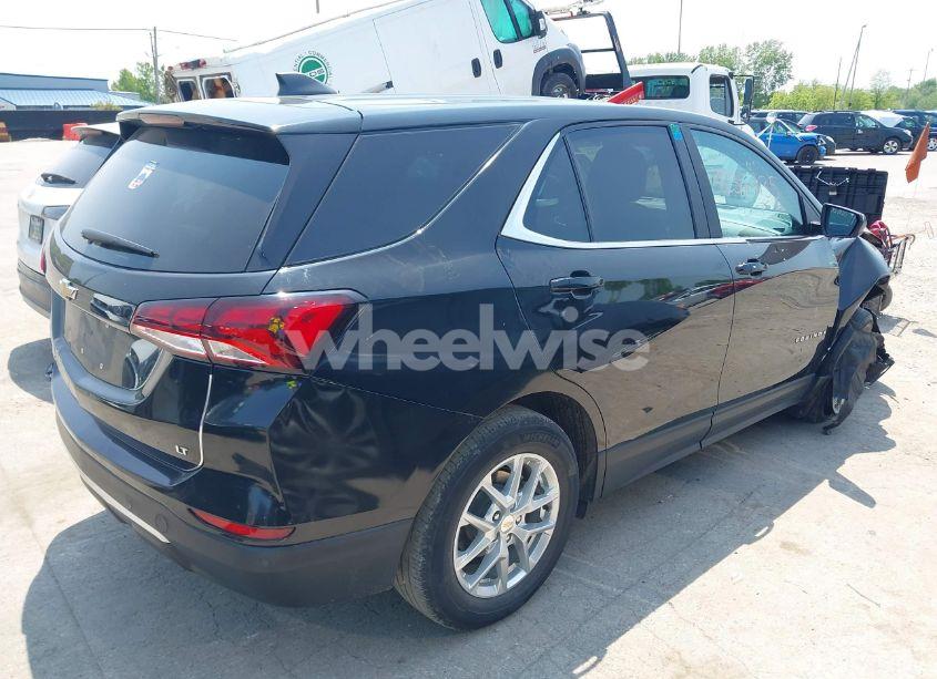 Photo 4 of 2022 Chevrolet Equinox FWD LT (VIN 3GNAXKEV4NL103312)