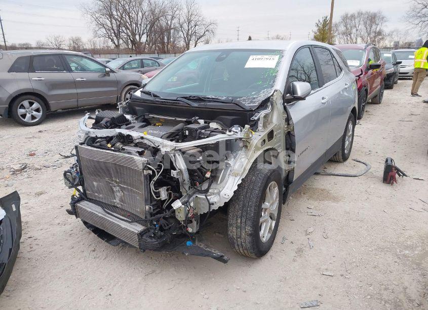 Photo 2 of 2022 Chevrolet Equinox FWD LT (VIN 3GNAXKEV4NL197417)