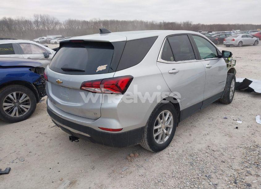 Photo 4 of 2022 Chevrolet Equinox FWD LT (VIN 3GNAXKEV4NL197417)