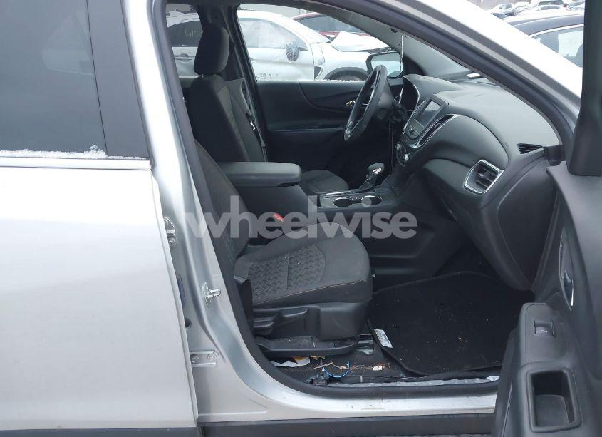 Photo 5 of 2022 Chevrolet Equinox FWD LT (VIN 3GNAXKEV4NL197417)