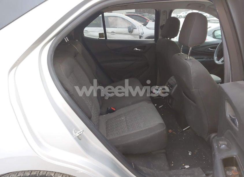 Photo 8 of 2022 Chevrolet Equinox FWD LT (VIN 3GNAXKEV4NL197417)