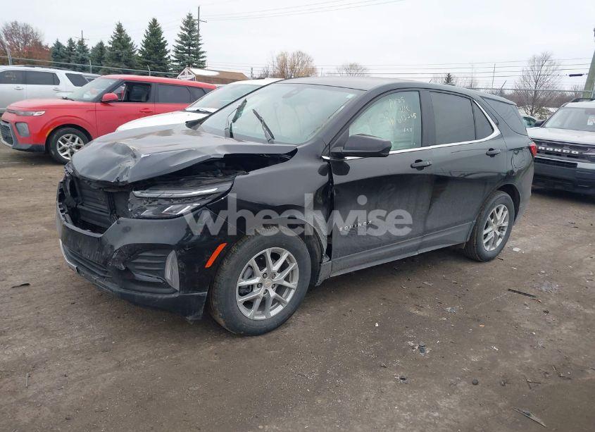 Photo 2 of 2022 Chevrolet Equinox FWD LT (VIN 3GNAXKEV4NL293029)