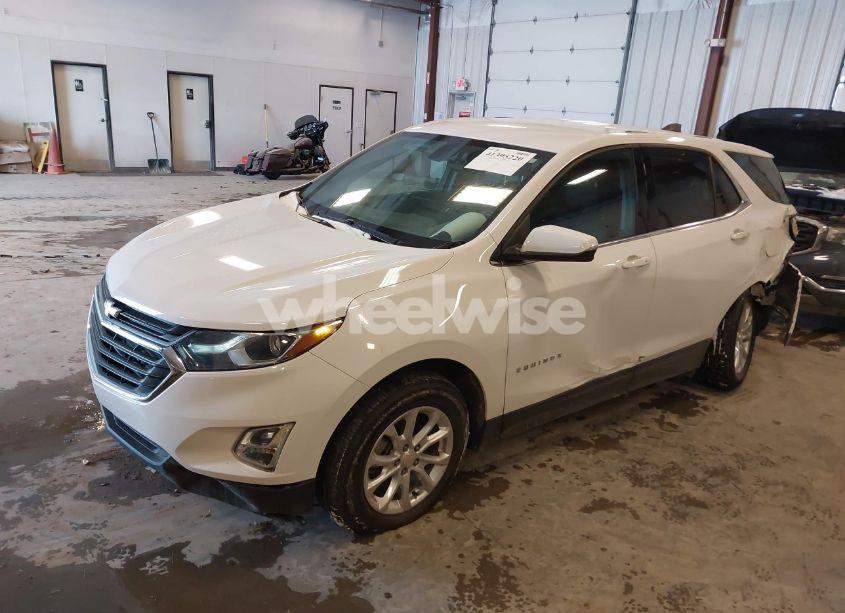 Photo 2 of 2019 Chevrolet Equinox LT (VIN 3GNAXKEV5KL208694)