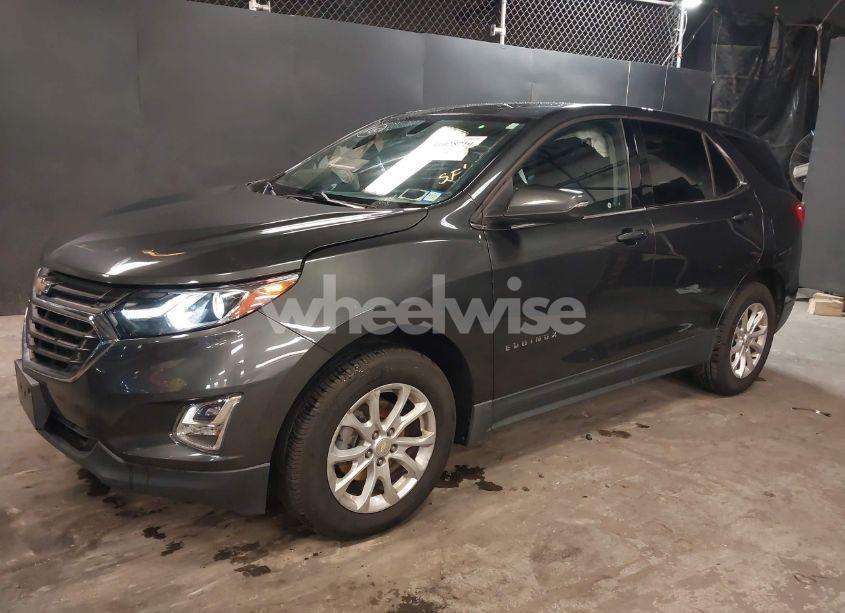 Photo 2 of 2019 Chevrolet Equinox LT (VIN 3GNAXKEV5KL219971)