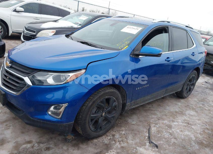 Photo 2 of 2019 Chevrolet Equinox LT (VIN 3GNAXKEV5KS532329)