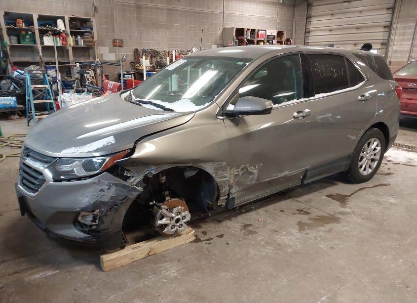 Photo 2 of 2019 Chevrolet Equinox LT (VIN 3GNAXKEV5KS538471)