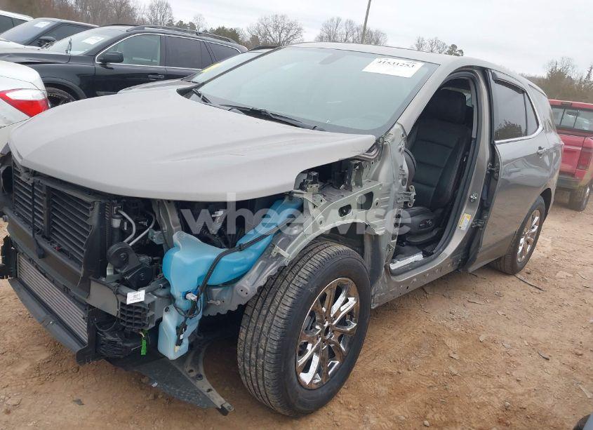 Photo 2 of 2019 Chevrolet Equinox LT (VIN 3GNAXKEV5KS548823)