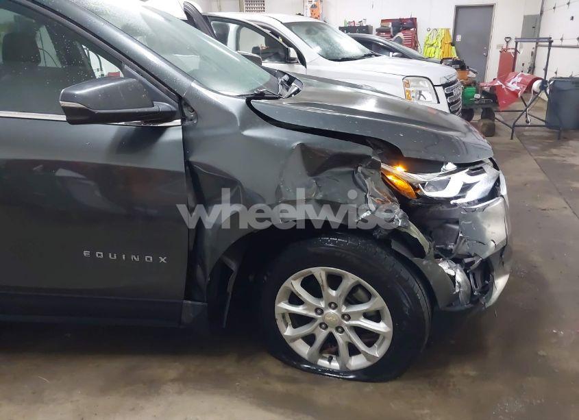 Photo 18 of 2019 Chevrolet Equinox LT (VIN 3GNAXKEV5KS566402)