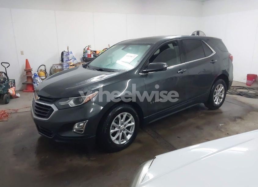 Photo 2 of 2019 Chevrolet Equinox LT (VIN 3GNAXKEV5KS566402)