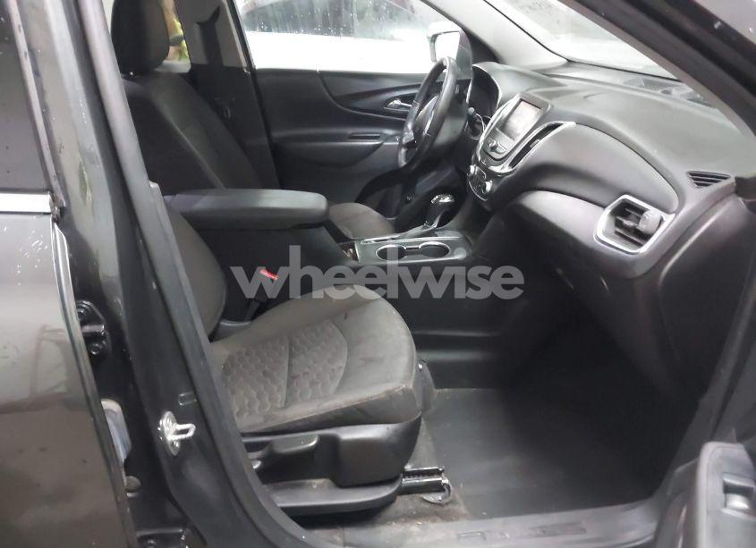 Photo 5 of 2019 Chevrolet Equinox LT (VIN 3GNAXKEV5KS566402)