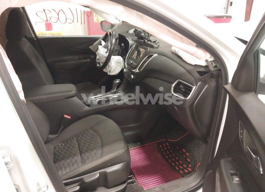 Photo 5 of 2019 Chevrolet Equinox LT (VIN 3GNAXKEV5KS636156)